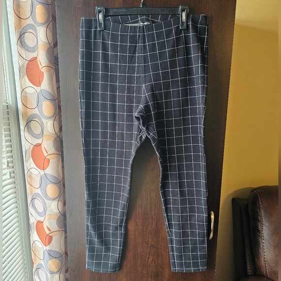 Express Black and White Checkered Pants - Picture 1 of 4